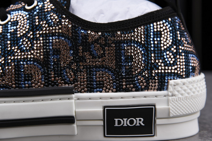 DR B23 OBLIQUE LOW TOP SNEAKER