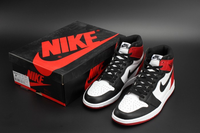 AIR JORDAN 1 High OG “Black Toe” white/ black-varsity red mens 555088-125