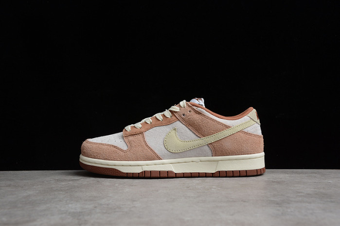 NIKE SB DUNK LOW PRM “MEDIUM CURRY” DD1390-100