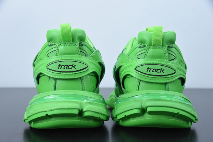 BC TRIPLE TRAINER 542023 W2LB1 3051