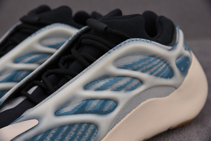 EEZY BOOST 700 V3 KYANT GY0260