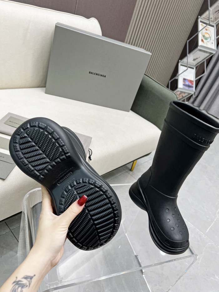 ba*len*cia*ga x Cr*0*s chunky rubber boots