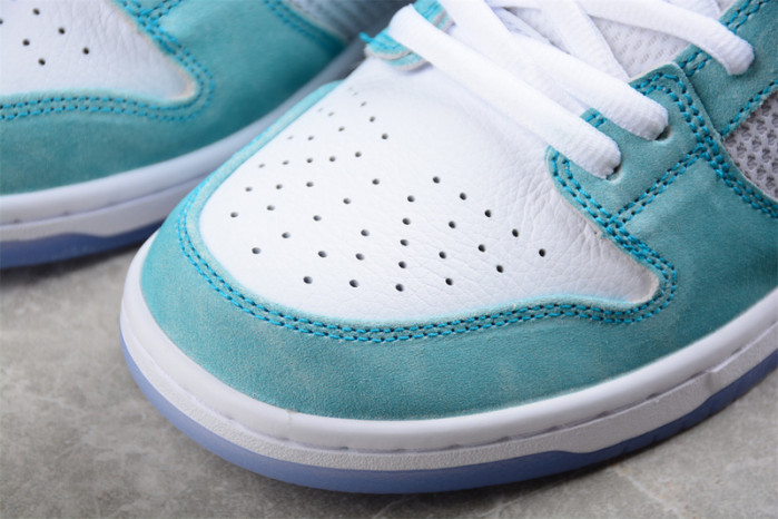 April Skateboards x Nk SB Dunk Low FD2562-400
